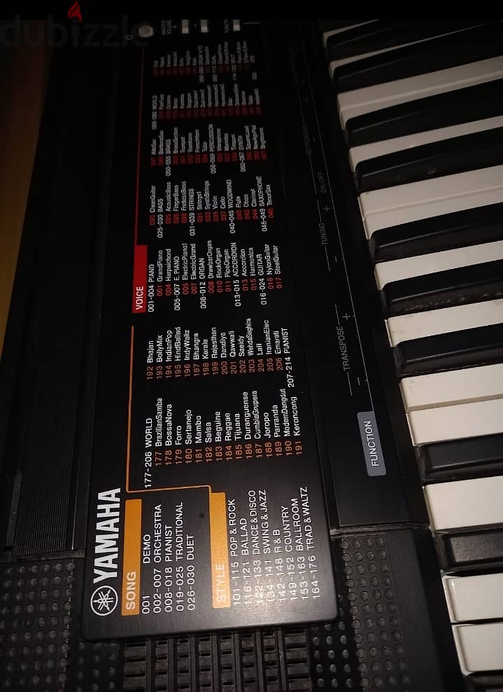 Yamaha F51 Keyboard 0