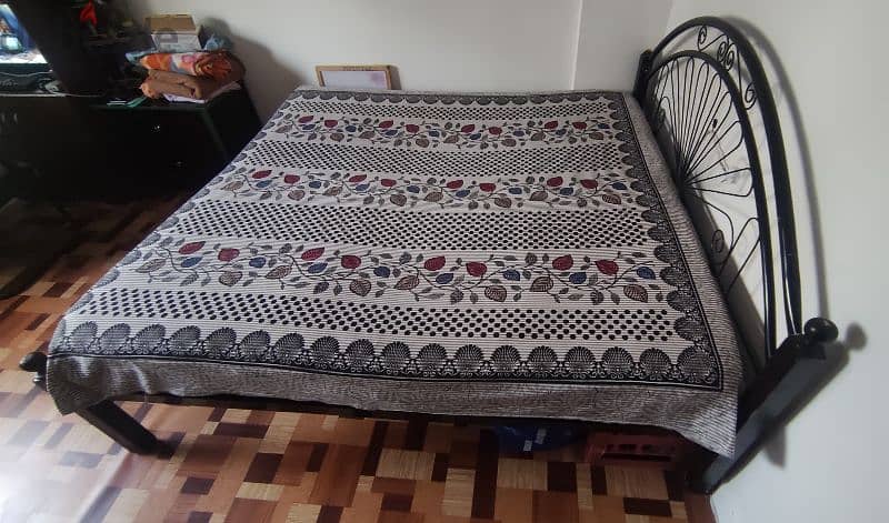 metal bed, without Mattress 1