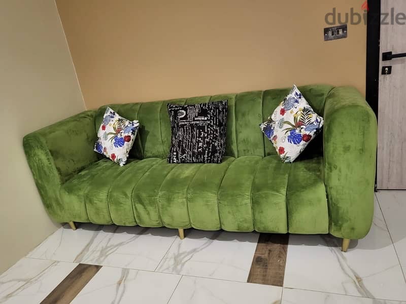 less used sofa set 0