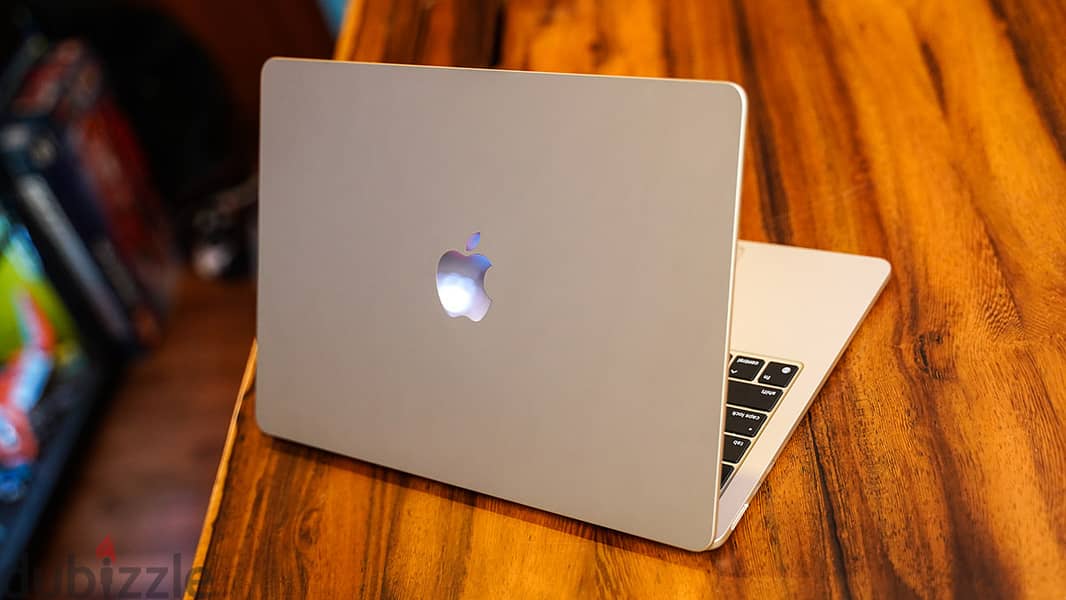 Macbook AIR 2020/M1  256 GBSSD/8 RAM  للبيع ماك بوك اير كالجديد 2