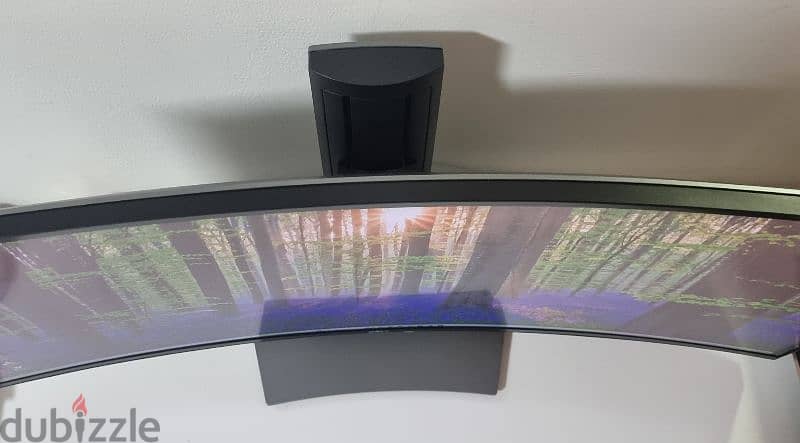 DELL 34 Inch Curved Monitor with Excellent Resolution 1