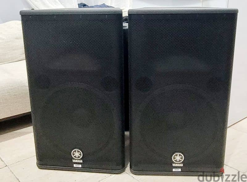 Yamaha DSR115 1300 watts 15" 2  Way Active 2 Way Speakers- Pair 1