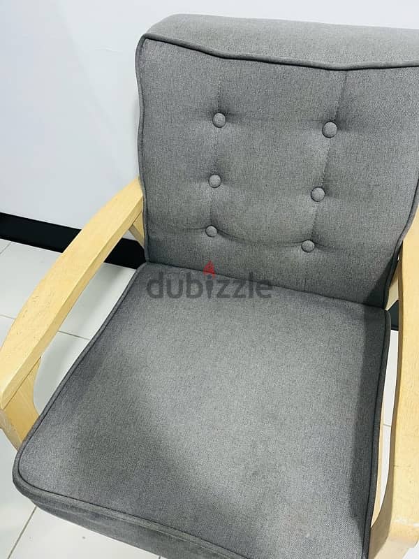 single seater sofa. grey 0