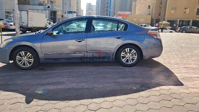 Nissan Altima 2011  V4  FAMILY USED URGENT SALE 4