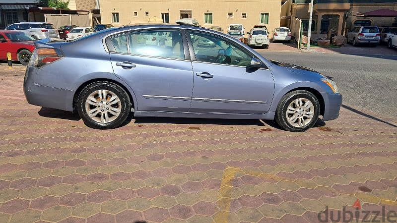 Nissan Altima 2011  V4  FAMILY USED URGENT SALE 6