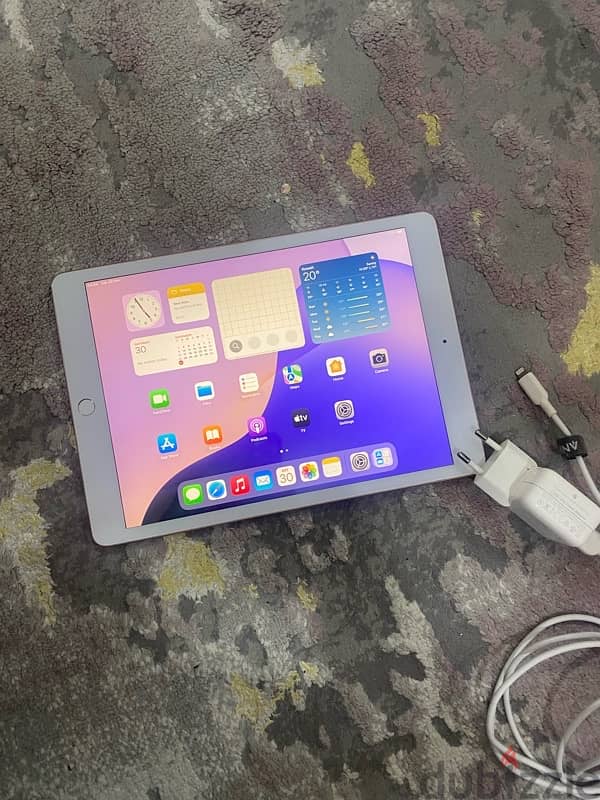 ipad 8 128 gb very good condition 0