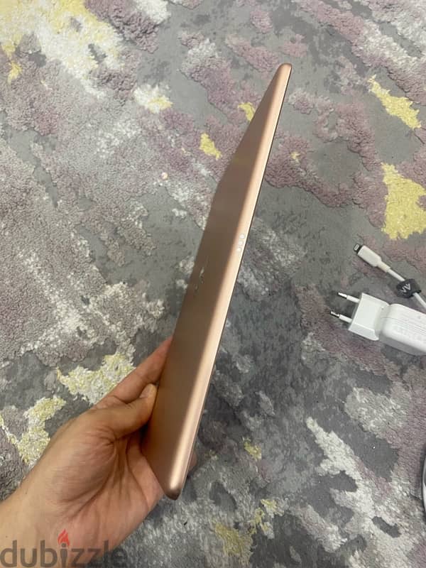 ipad 8 128 gb very good condition 6