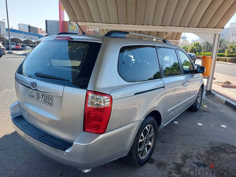 Kia Carnival 2015 excellent condition 1