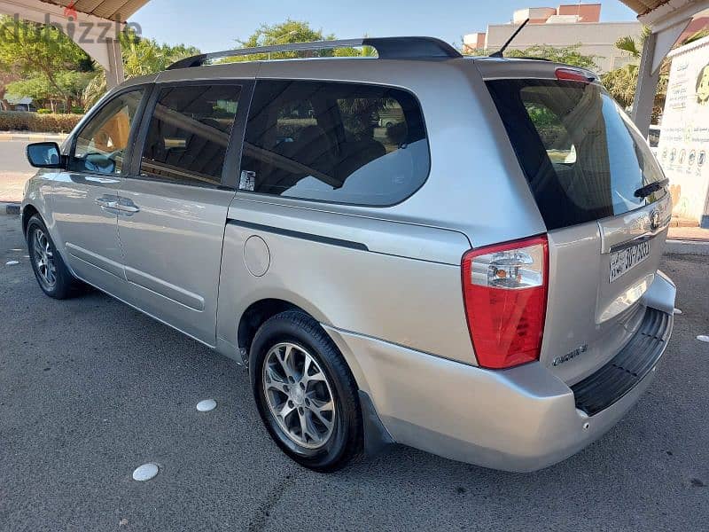 Kia Carnival 2015 excellent condition 2