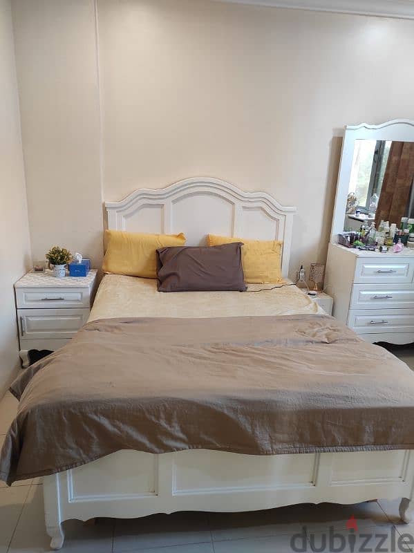 bed room one year used only. excellent condition 6