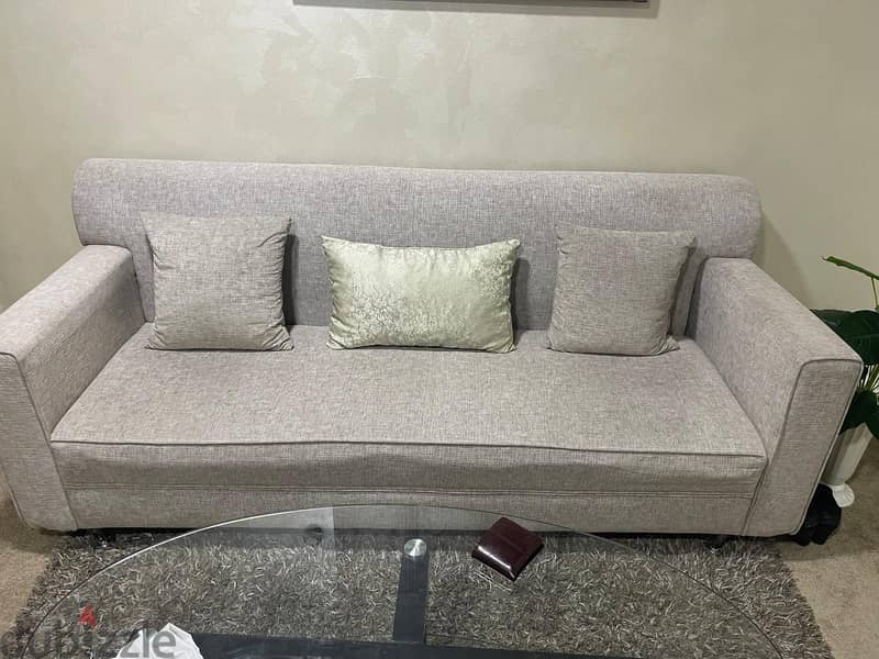 Sofa in very good condition 0