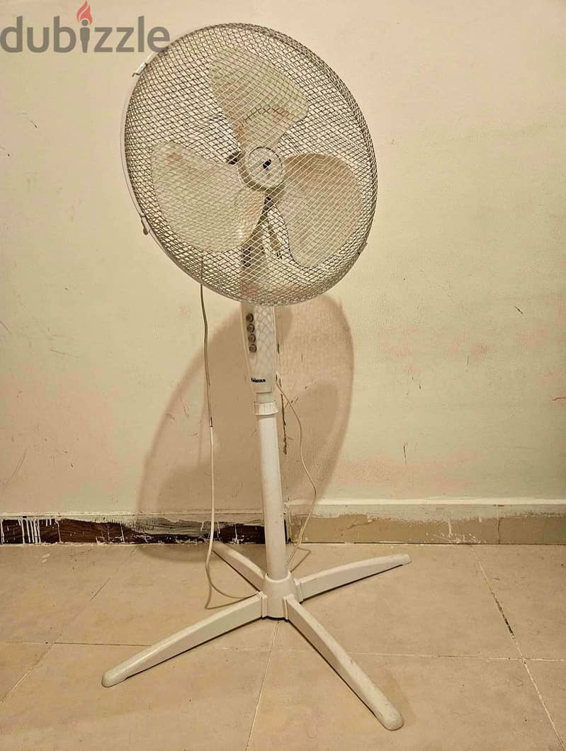 Used fan sell in good condition 0