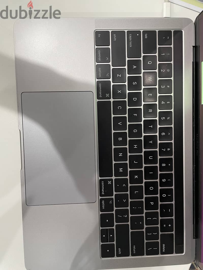 Macbook Pro 13 inch, 2017 Thunderbolt 3 ports 3