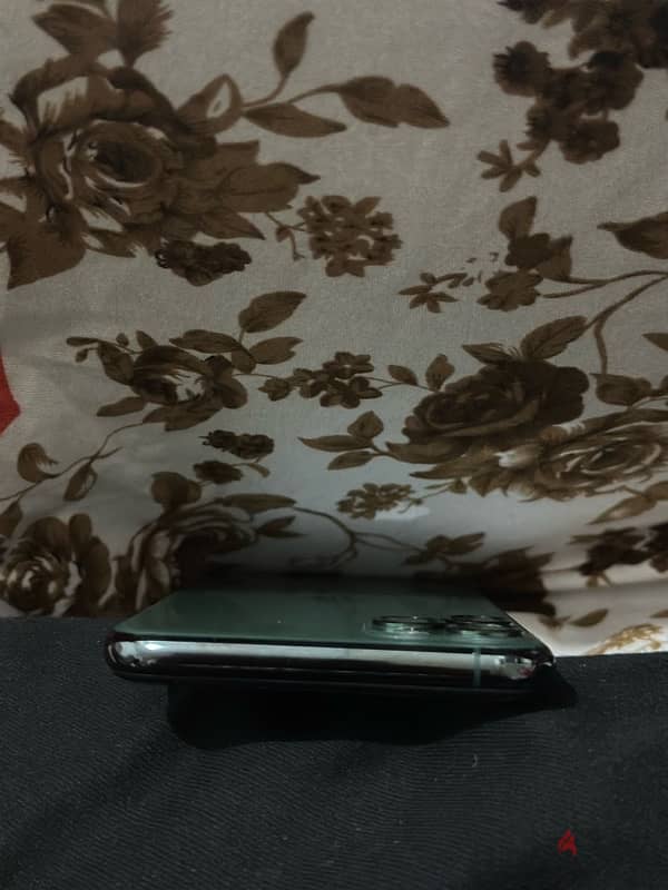 iPhone 11 Pro Max 256 gb 74% battery  but original True Tone coming 3