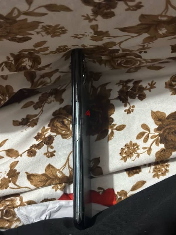 iPhone 11 Pro Max 256 gb 74% battery  but original True Tone coming 5