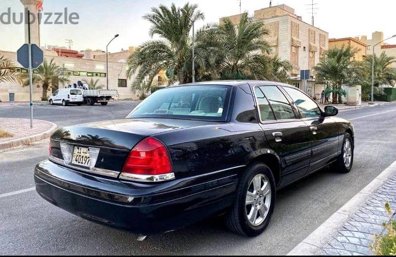 Ford Crown Victoria 2012 3