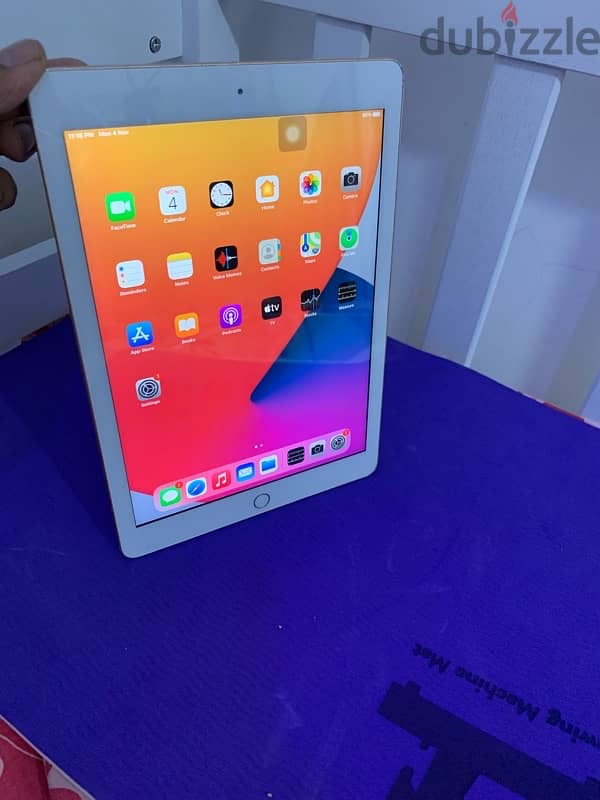 iPad 5 Wi-Fi 32gb 10 inch screen excellent condition all work 9