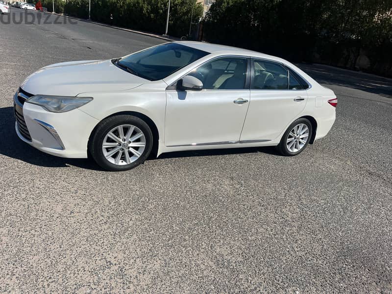 Toyota Camry 2017 GLX 6