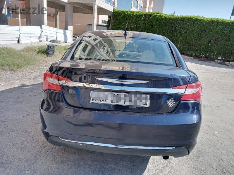 Chrysler 200c 4 cylinders model 2012 full option, neat and clean 450kd 0