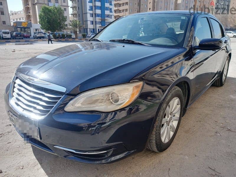 Chrysler 200c 4 cylinders model 2012 full option, neat and clean 450kd 1