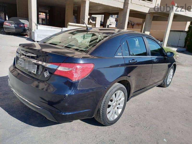 Chrysler 200c 4 cylinders model 2012 full option, neat and clean 450kd 4