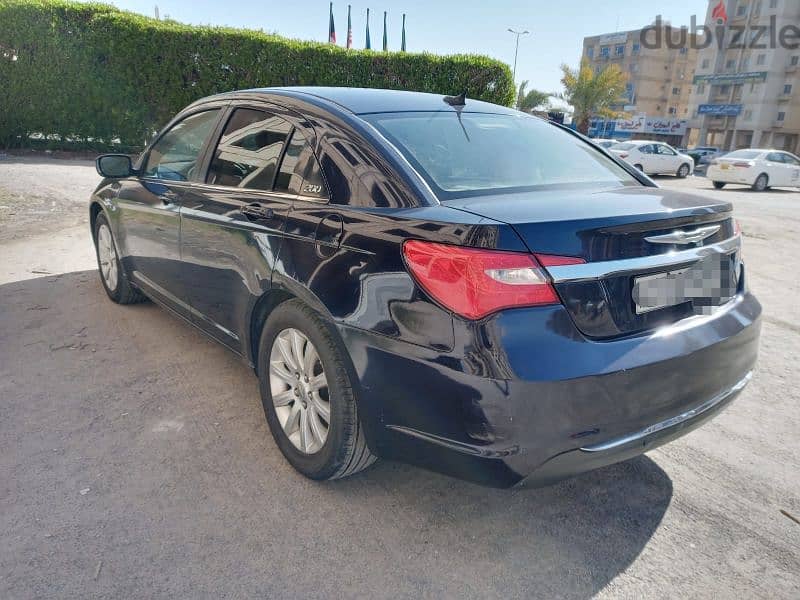 Chrysler 200c 4 cylinders model 2012 full option, neat and clean 450kd 5