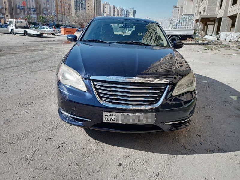 Chrysler 200c 4 cylinders model 2012 full option, neat and clean 450kd 6