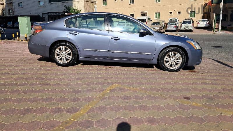 Nissan Altima 2011 URGENT SALE FAMILY USED 5