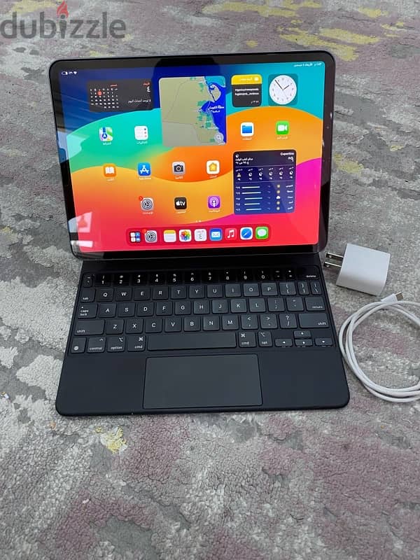 ipad pro m1 128 gb like new with Magic Keyboard 0