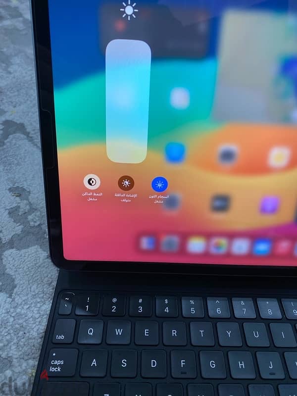 ipad pro m1 128 gb like new with Magic Keyboard 2