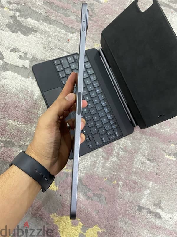 ipad pro m1 128 gb like new with Magic Keyboard 7