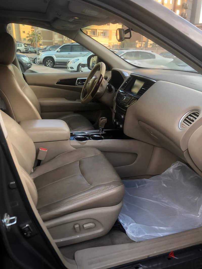 Nissan Pathfinder 2013 SV very good condition 4