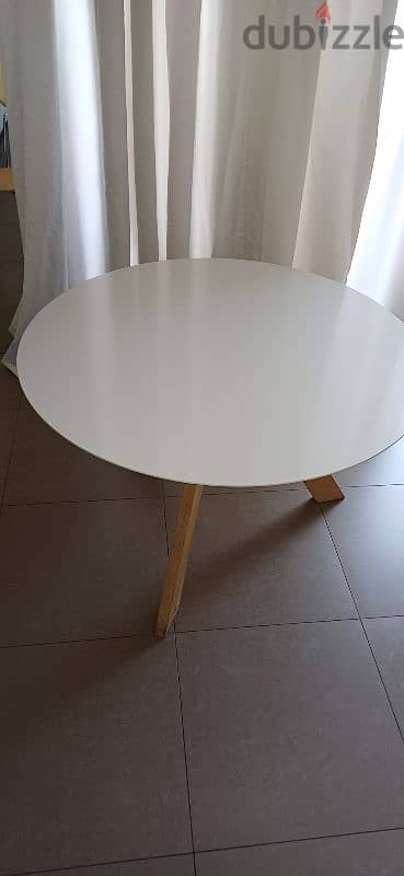 round table ,4 chair