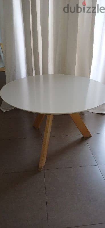 round table ,4 chair 1