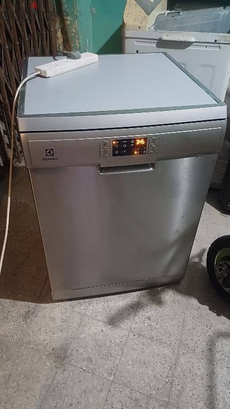 Electrolux Free-Standing Dishwasher, 8 Programs, 15 Place 0