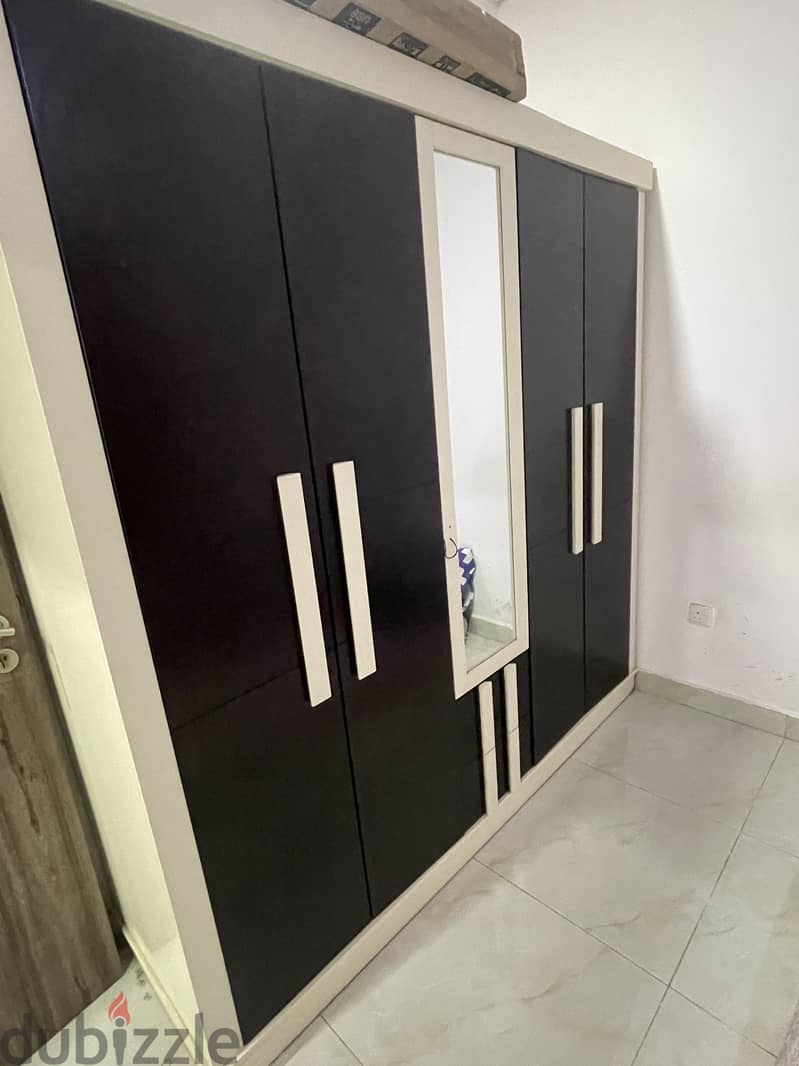 5 doors wardrobe with mirror 0