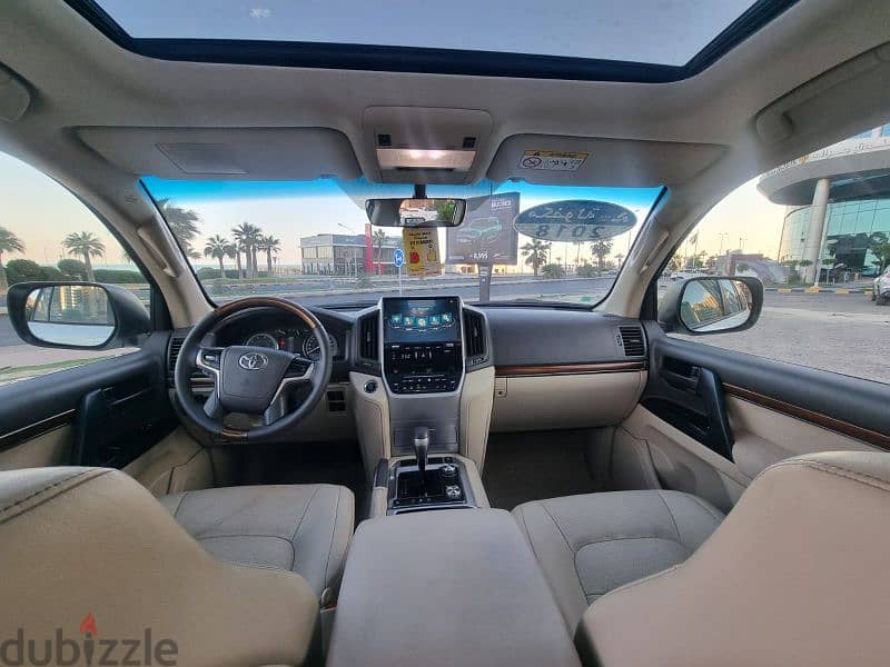 Toyota Land Cruiser 2018 GXR V8 FULL OPTION 6