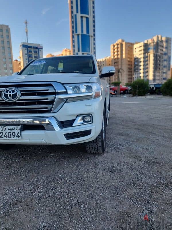 Toyota Land Cruiser 2018 GXR V8 FULL OPTION 10