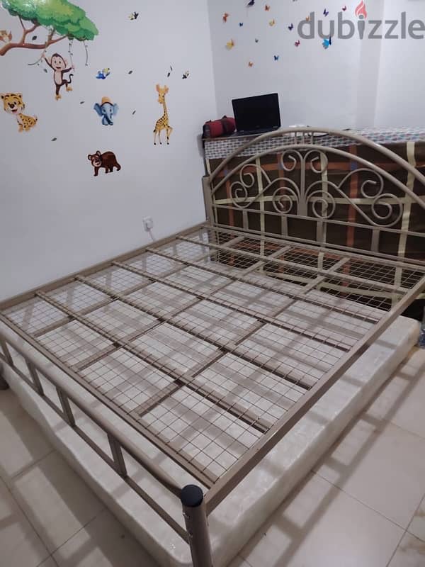 king size bed with mattress solid strong frame 190*200 size  like new 1