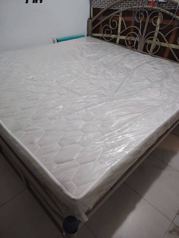 king size bed with mattress solid strong frame 190*200 size  like new 3