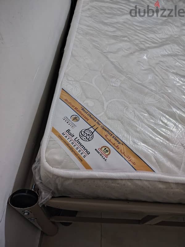 king size bed with mattress solid strong frame 190*200 size  like new 4