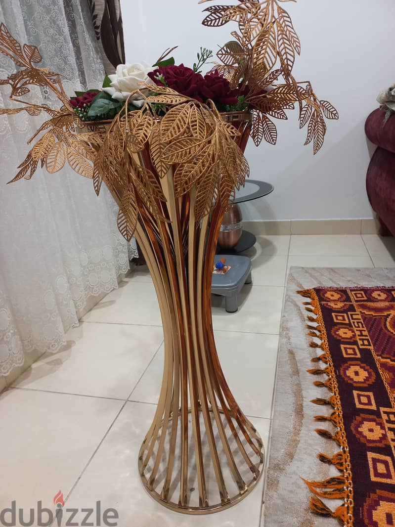 Golden color flower stand 1