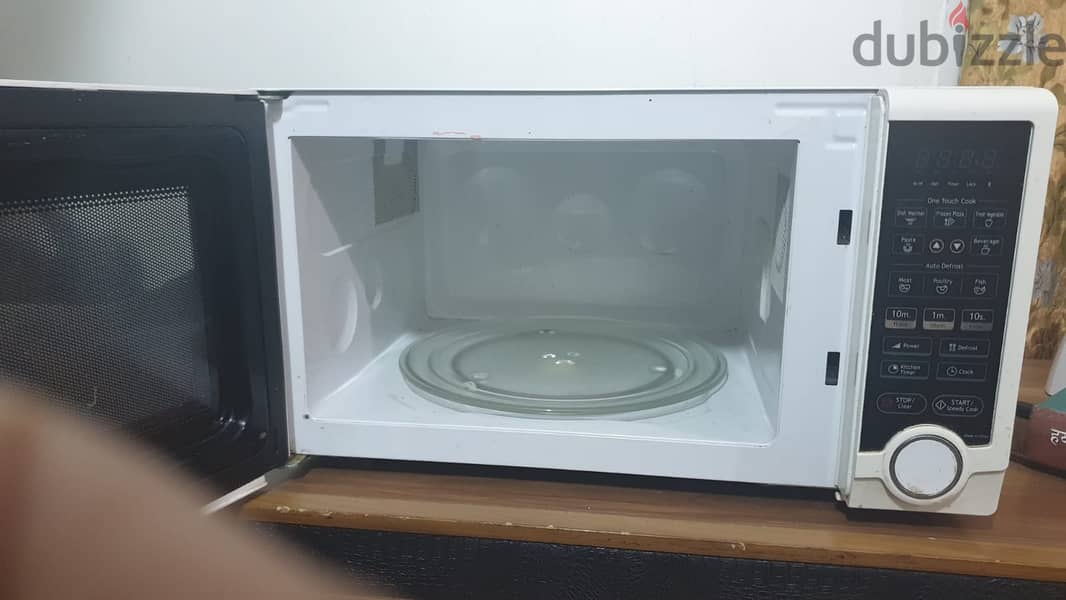 Deawoo 30 Liters Microwave in Mangaf 1