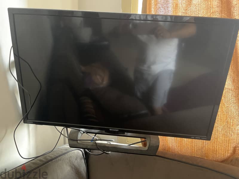 Sharp 32" TV with mounting wall stand 0