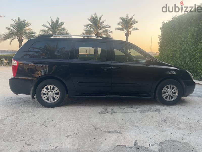 Kia Carnival 2012 4