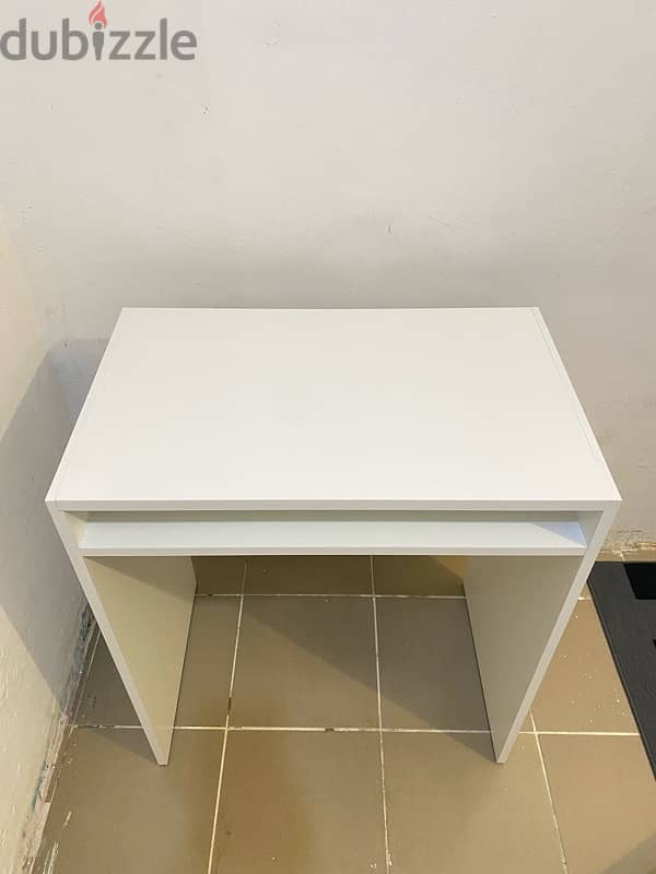 White Desk with Shelf + FREE Black Chair 1