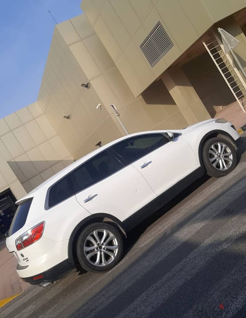 Mazda cx9,  white colour,  running  2.50 0