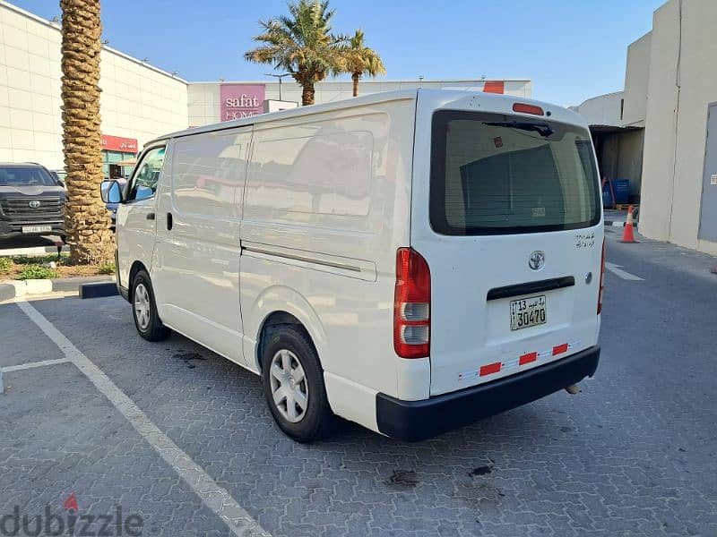 Toyota Hiace Box Cargo 2015 1