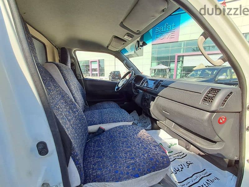 Toyota Hiace Box Cargo 2015 4