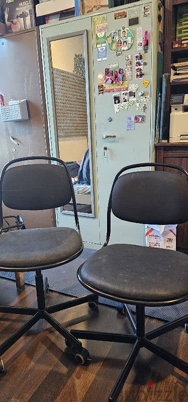 Office Chairs (2 nos)